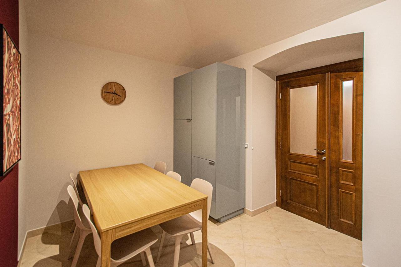 Modern And Spacious Apartments In City Center Praga Exterior foto